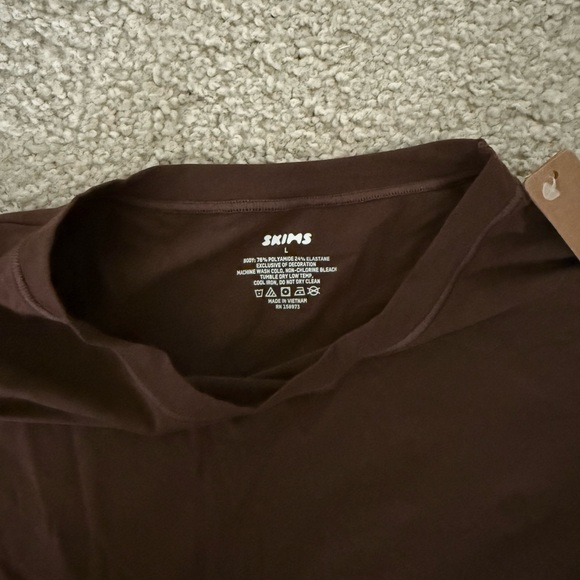 NWT! Skims - Fits Everybody long sleeve t-shirt, size L, color: cocoa - Picture 5 of 8